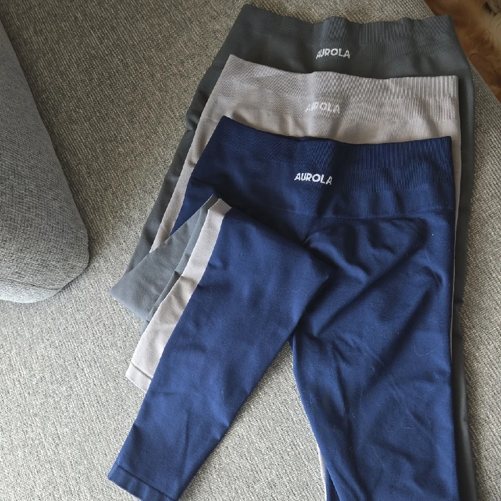 Aurola Full Length Intensify Leggings Set in Blue, Gray, and Tan - Picture 5 of 5